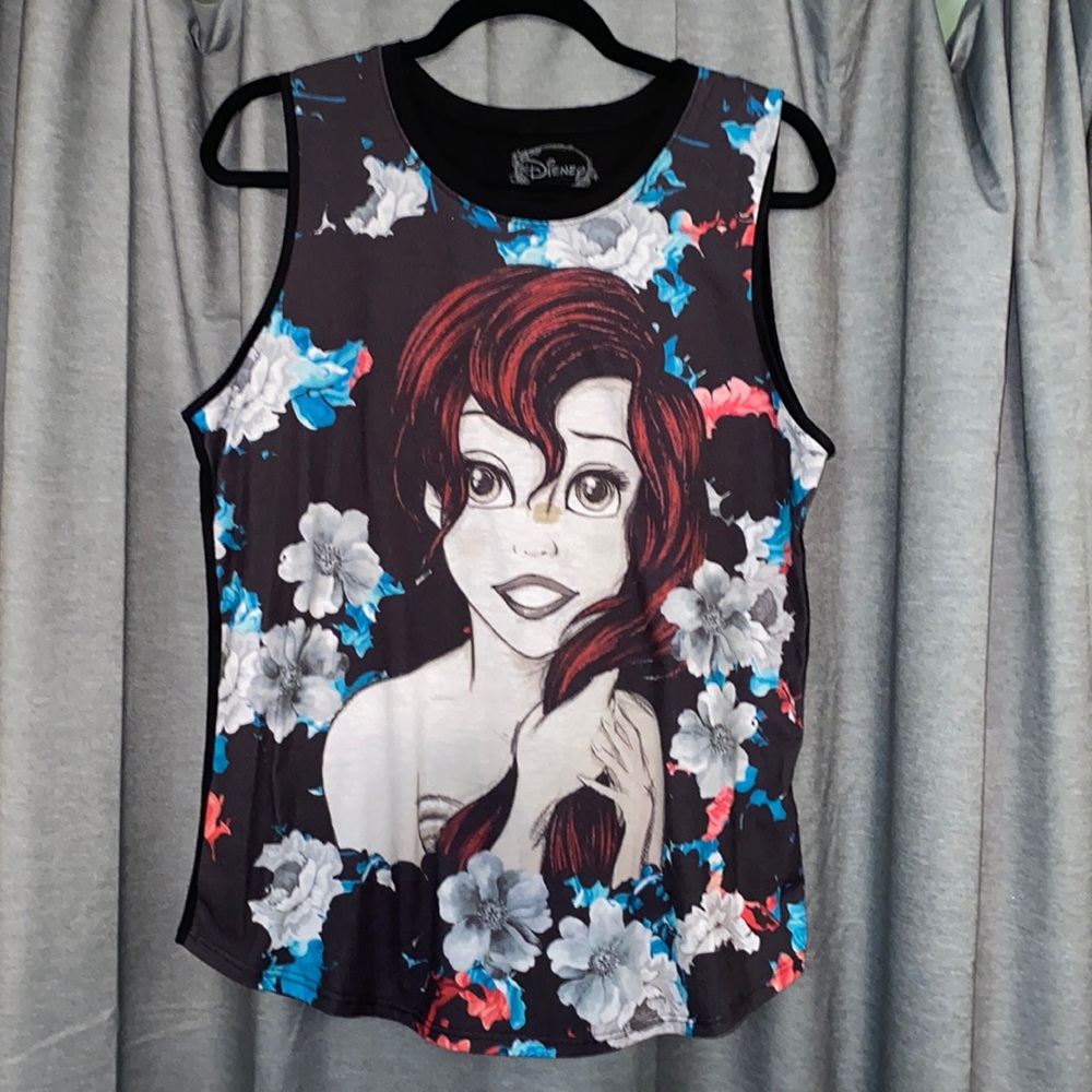Disney little mermaid top. Never worn. Size L